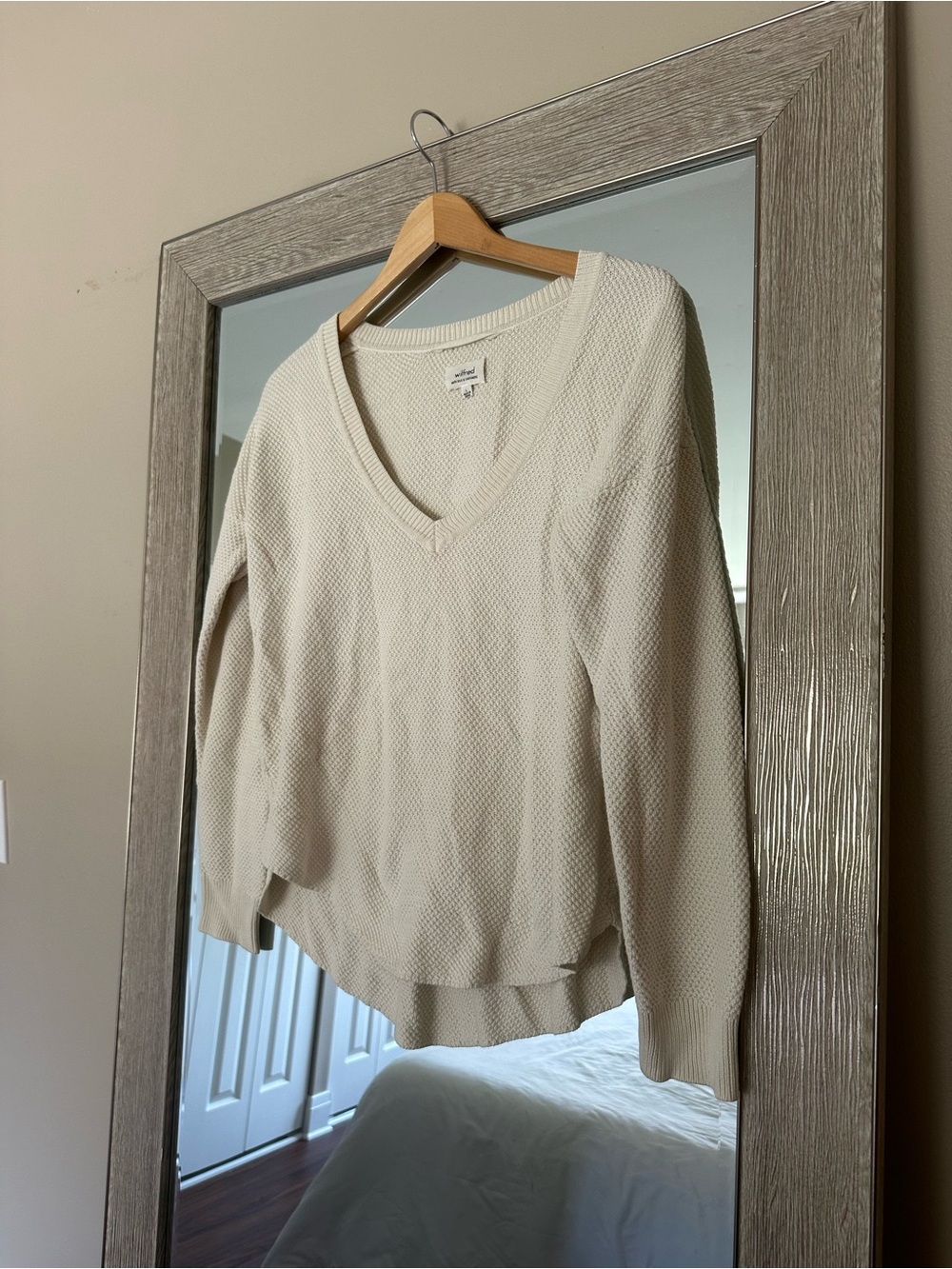 Aritzia Wilfred Cream Silk and Cashmere Blend V-Neck Sweater Size Large